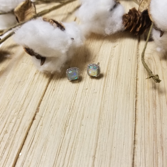 🌋🌋HOST PICK🌋🌋 Light Green GenuineOpal Cushion Cut Earrings in SILVER plating - Picture 5 of 13